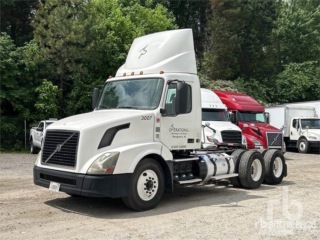 Volvo VNL300 Sattelzugmaschinen