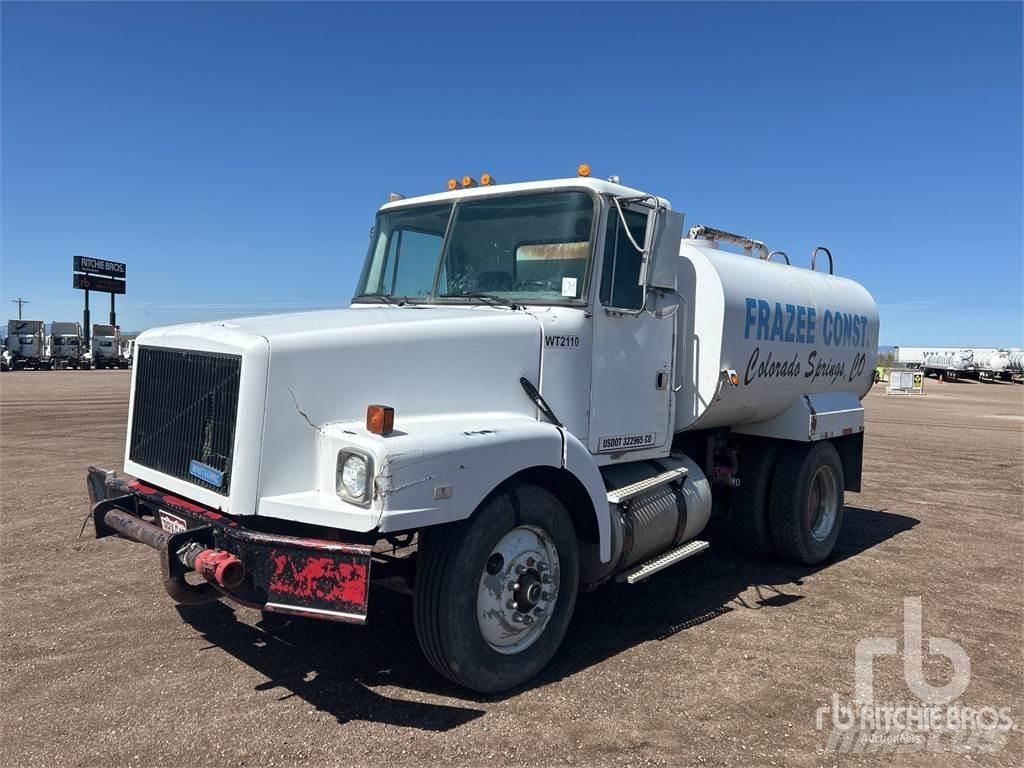 White GMC WG42T Wassertanker