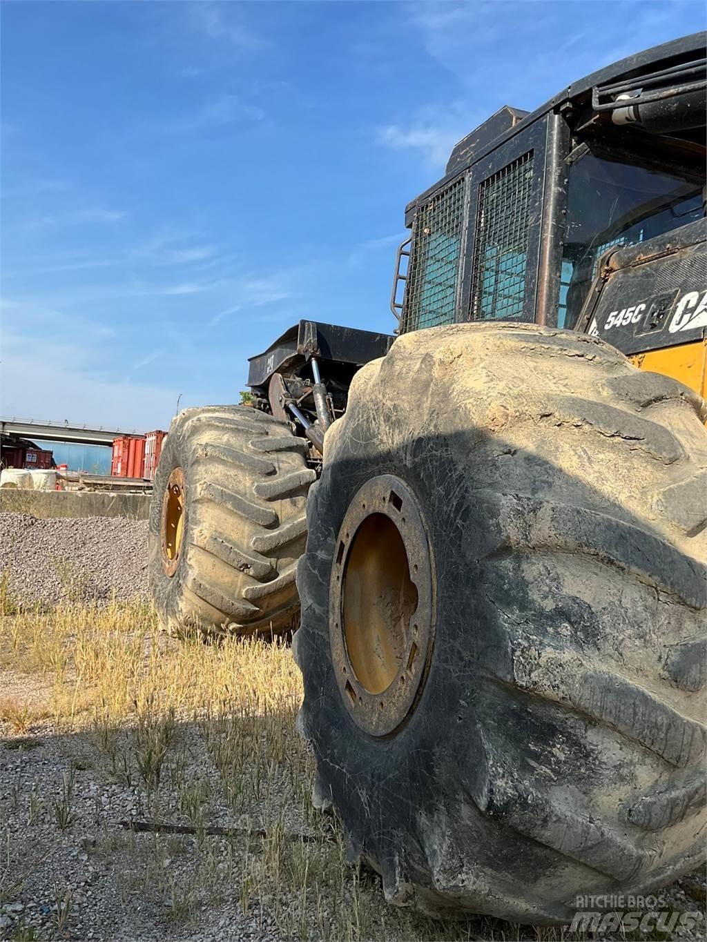 CAT 545C Stammholzschlepper