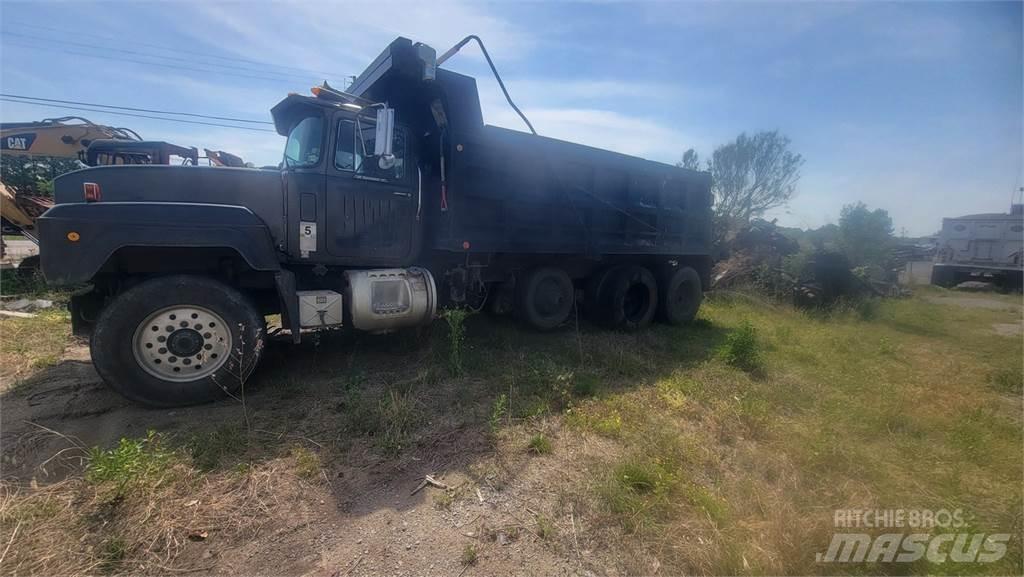 Mack RD6885 Kipper