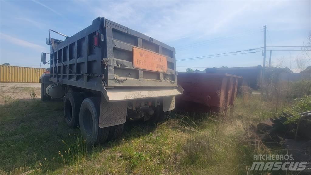 Mack RD6885 Kipper