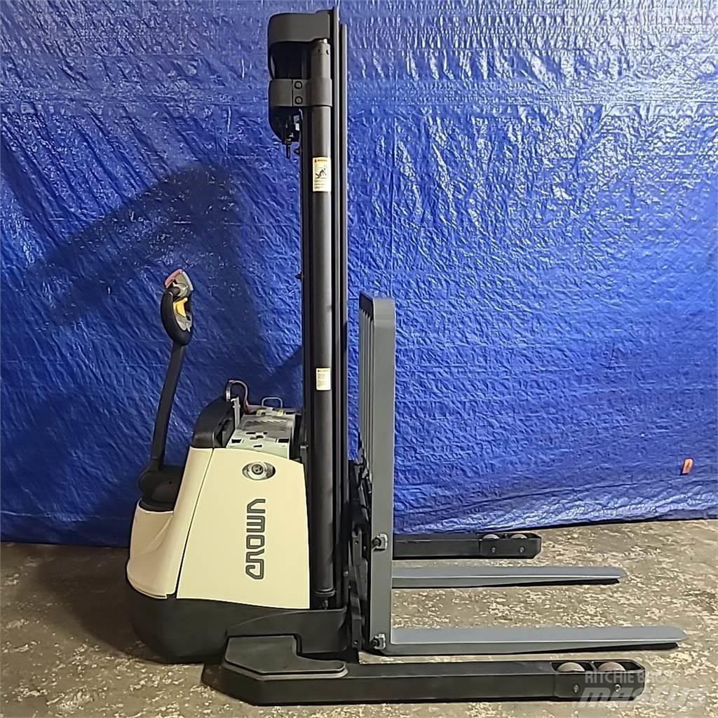 Crown SX3000-40 Selbstfahrstapler