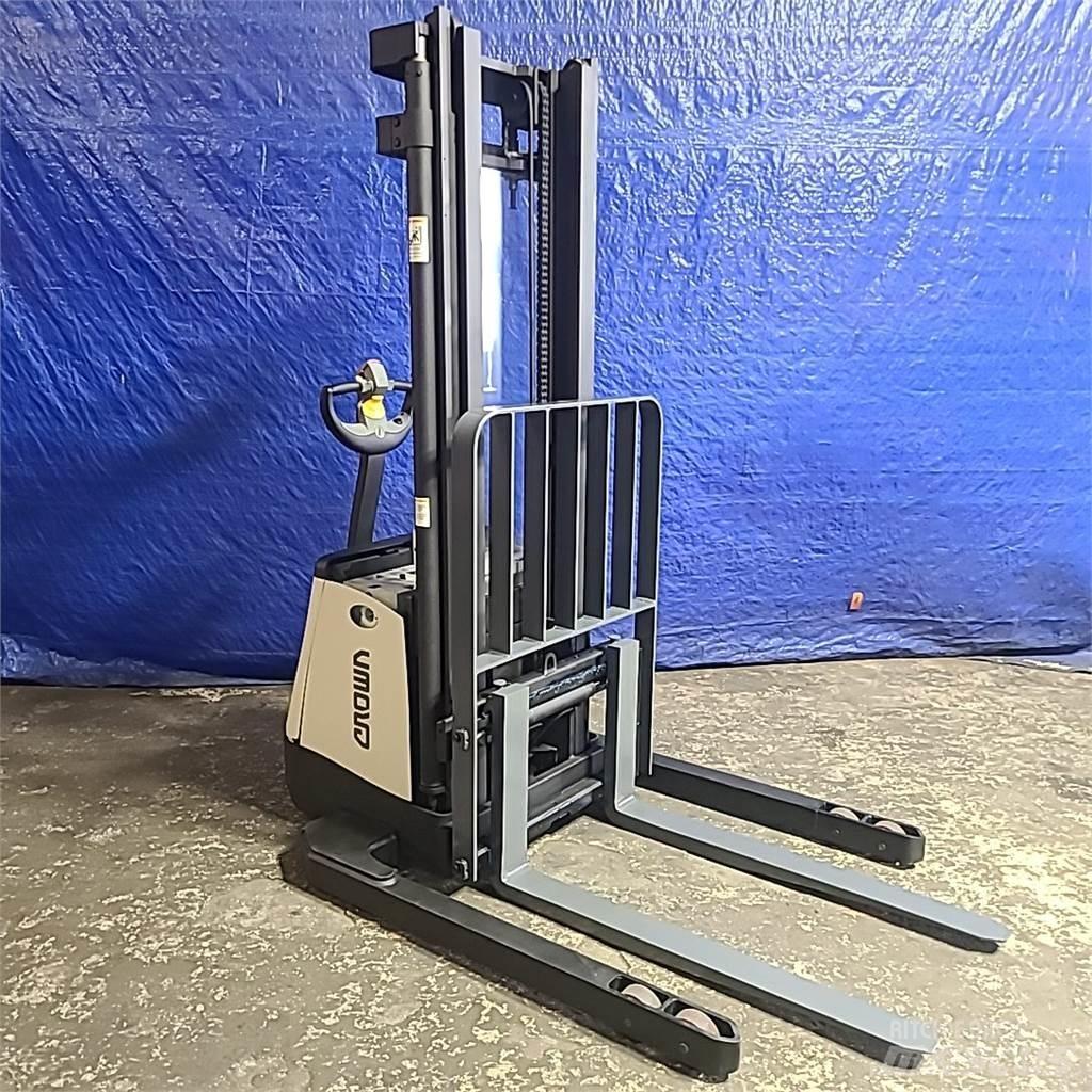 Crown SX3000-40 Selbstfahrstapler