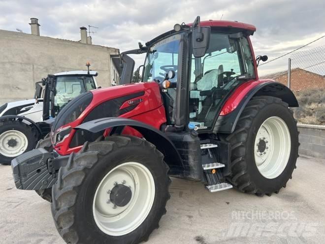 Valtra N135A Traktoren