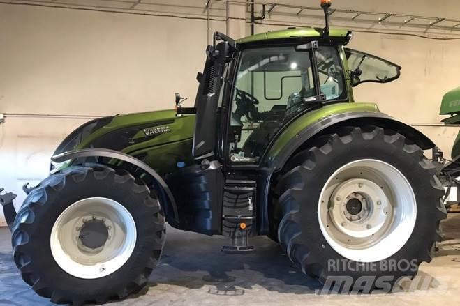 Valtra T235D Traktoren