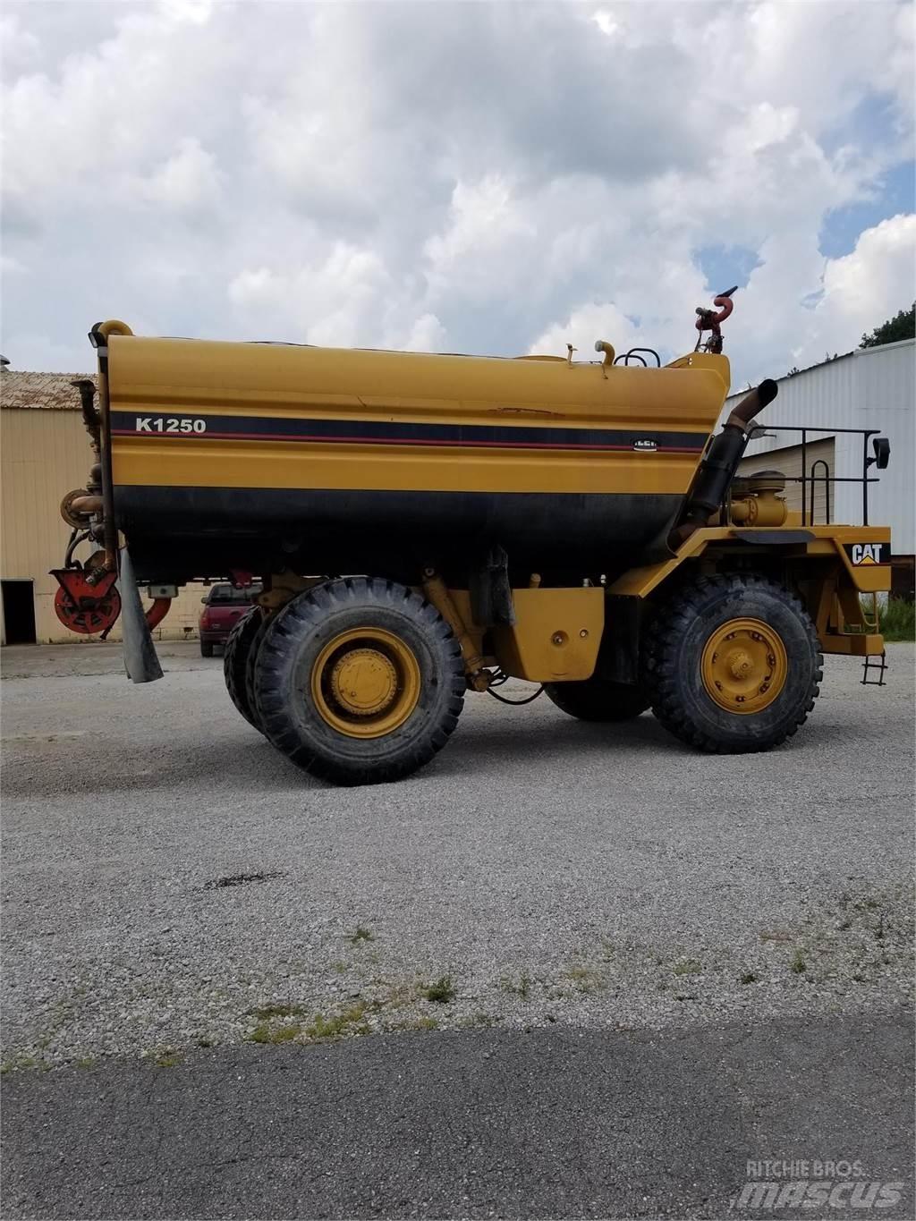 CAT 773B Wassertanker