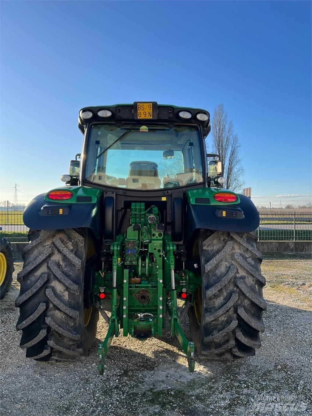 John Deere 6110 R Traktoren
