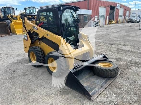 CAT 242D3 Kompaktlader