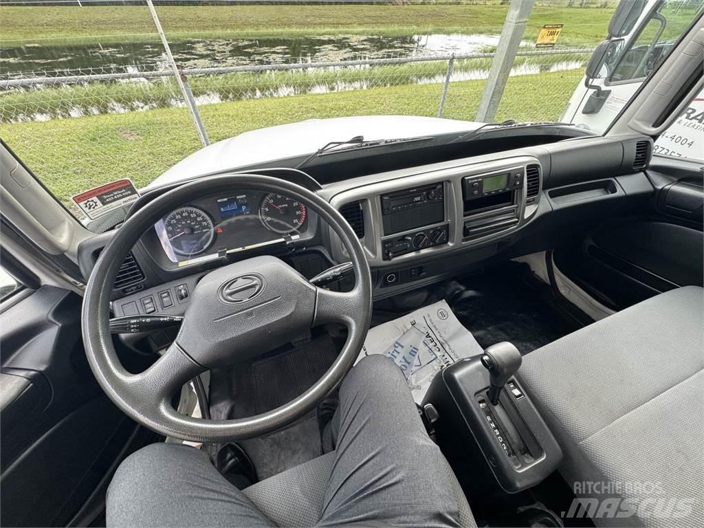 Hino 268 Kofferaufbau