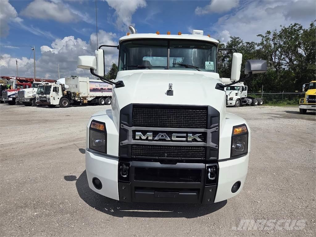 Mack AN64T Sattelzugmaschinen