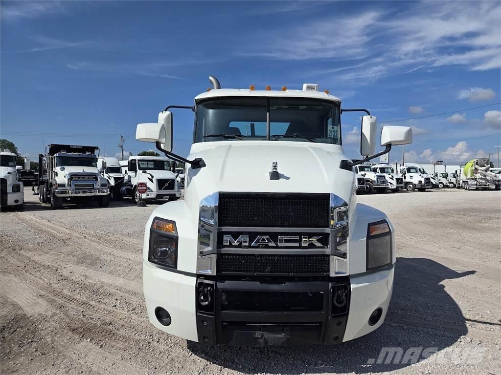 Mack AN64T Sattelzugmaschinen