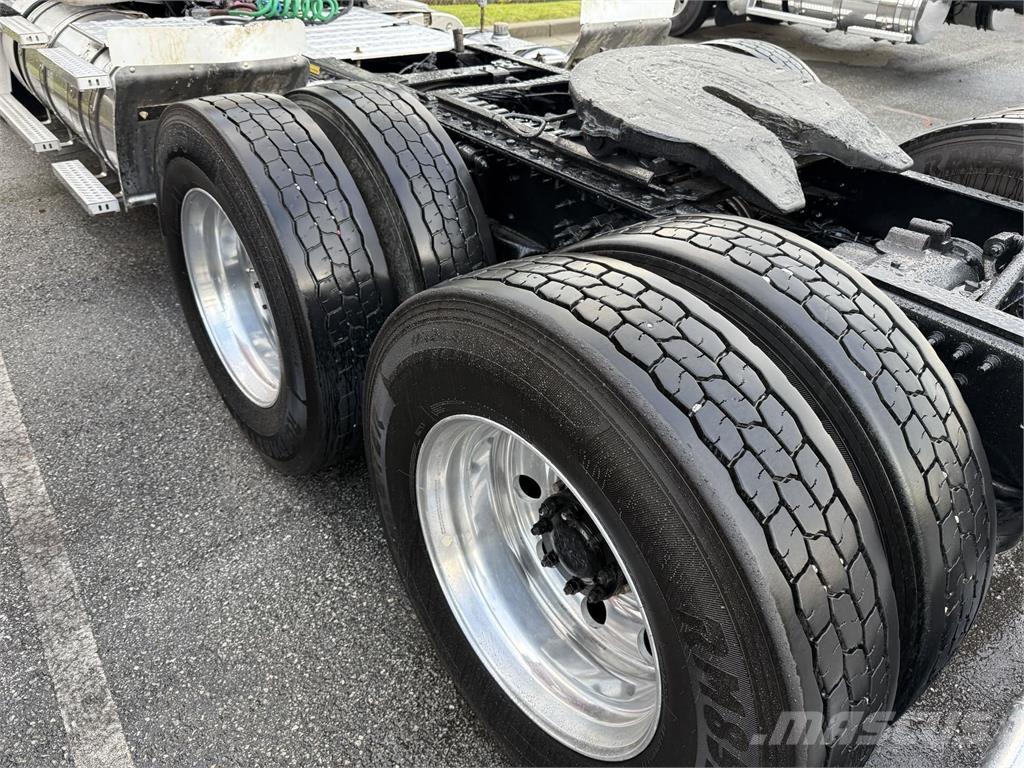 Mack CHU613 Sattelzugmaschinen