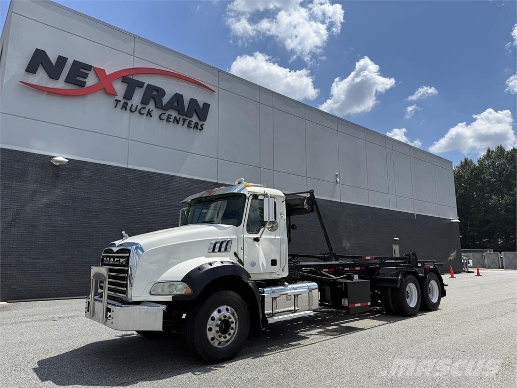 Mack GR64B Andere Fahrzeuge