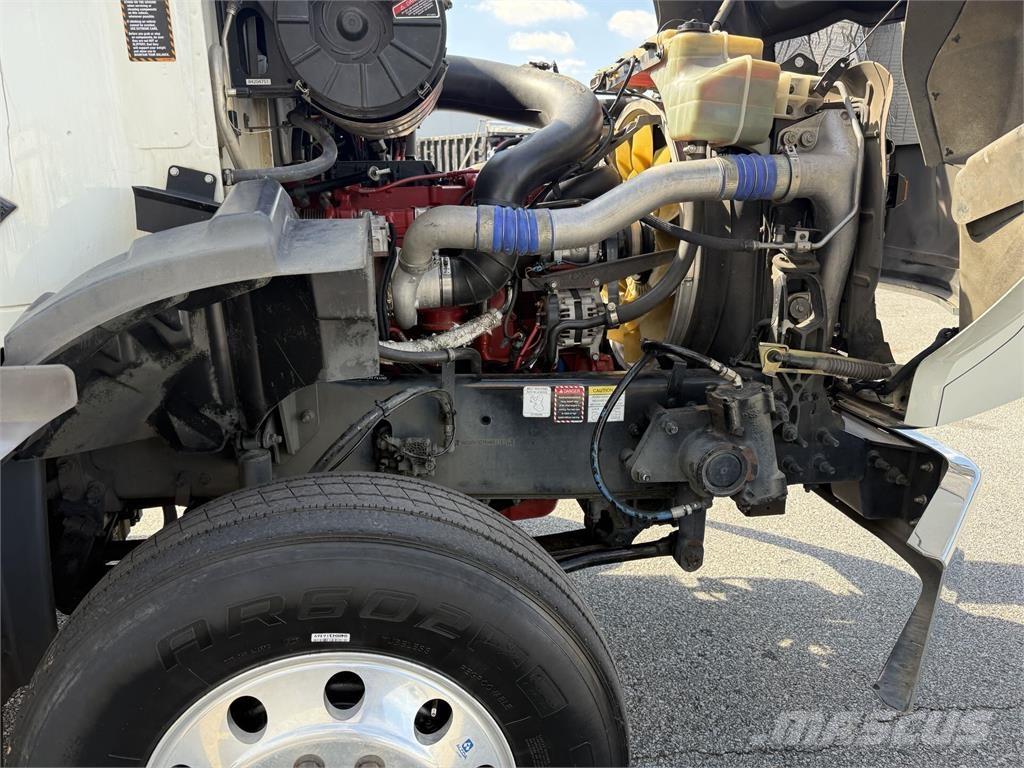 Mack GR64B9 Kofferaufbau