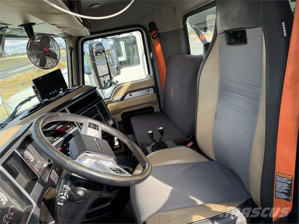 Mack GR64BR Andere Fahrzeuge