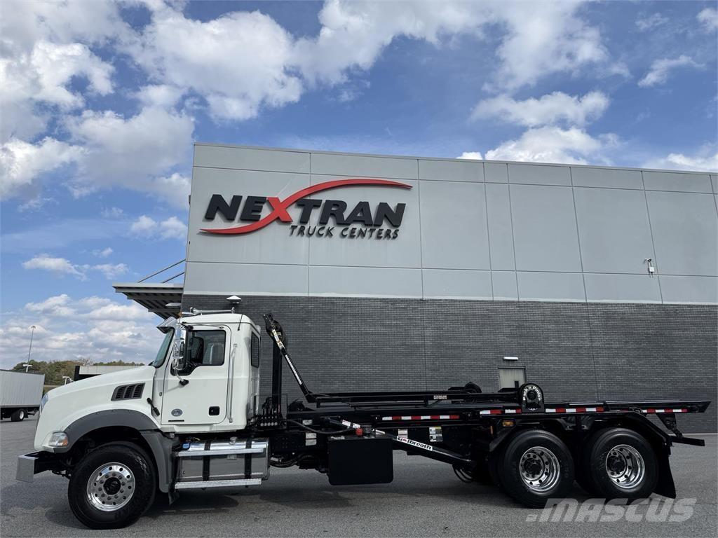 Mack GR64BR Andere Fahrzeuge