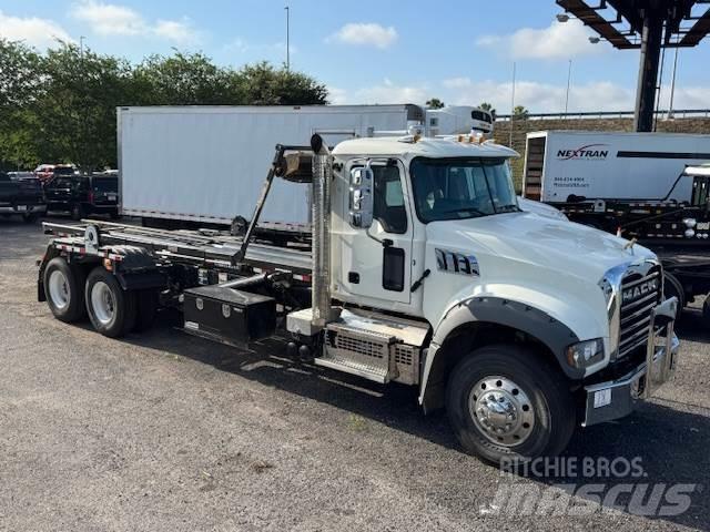 Mack GR64F Andere Fahrzeuge