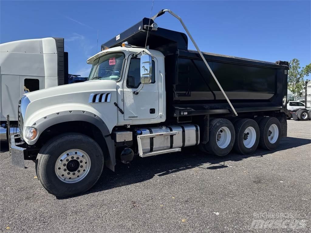 Mack GR64F Kipper