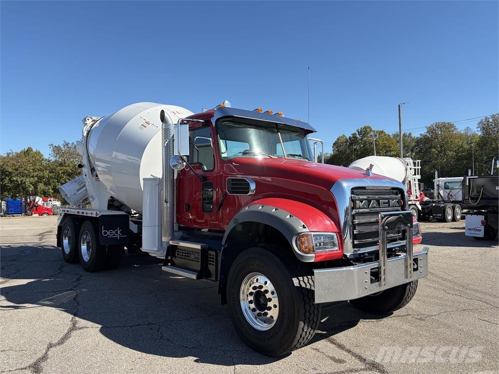 Mack GR64FR Betonmischer