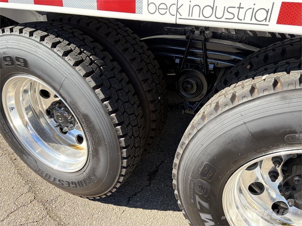 Mack GR64FR Betonmischer