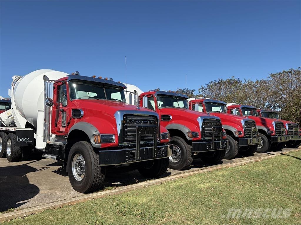 Mack GR64FR Betonmischer