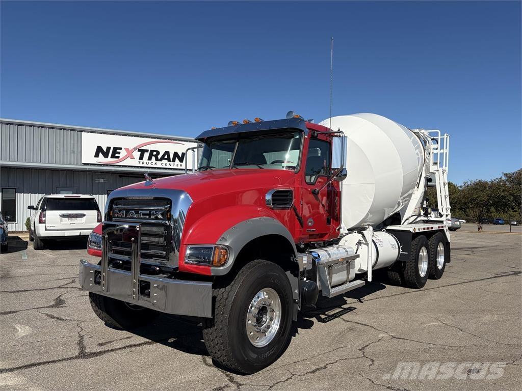 Mack GR64FR Betonmischer