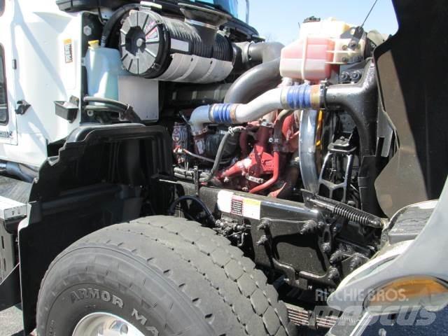 Mack GU713 Andere Fahrzeuge