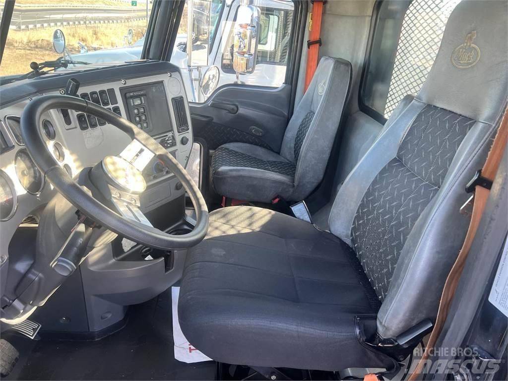 Mack GU813 Andere Fahrzeuge