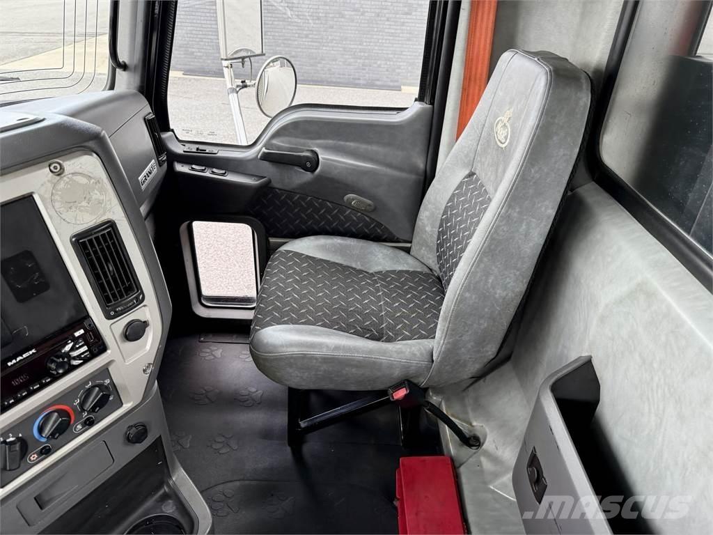 Mack GU813 Andere Fahrzeuge