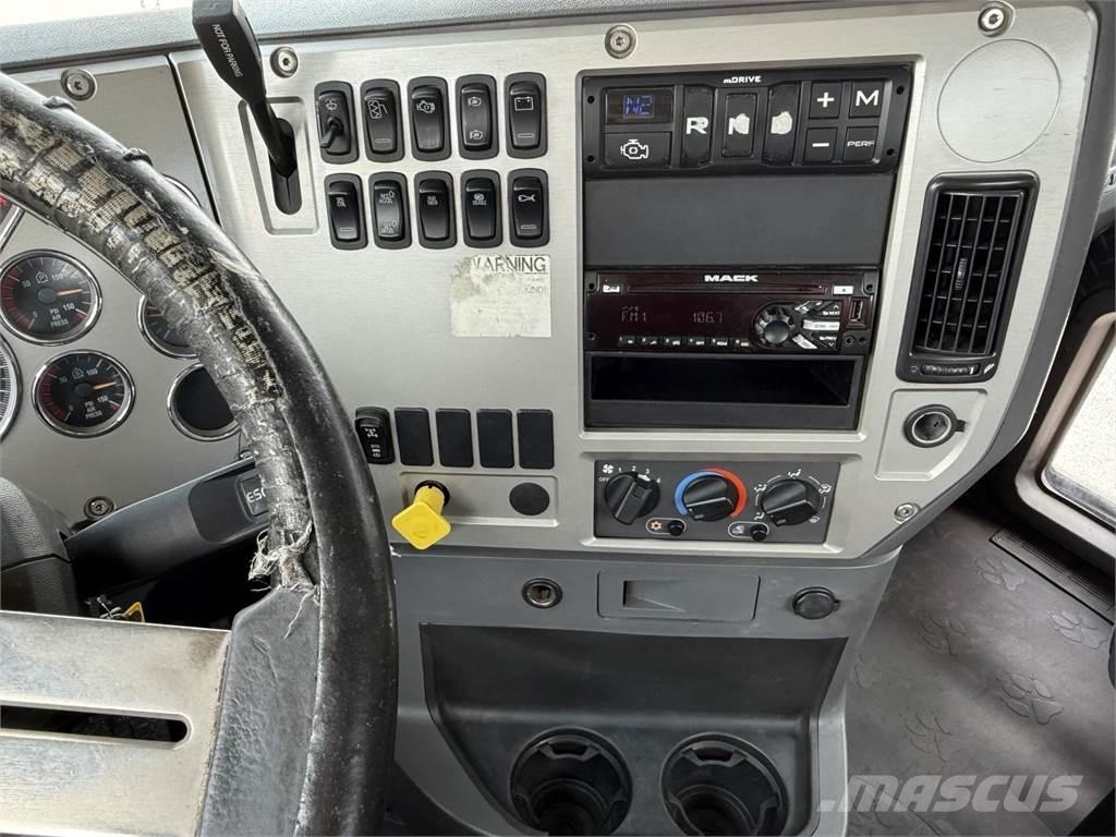 Mack GU813 Andere Fahrzeuge