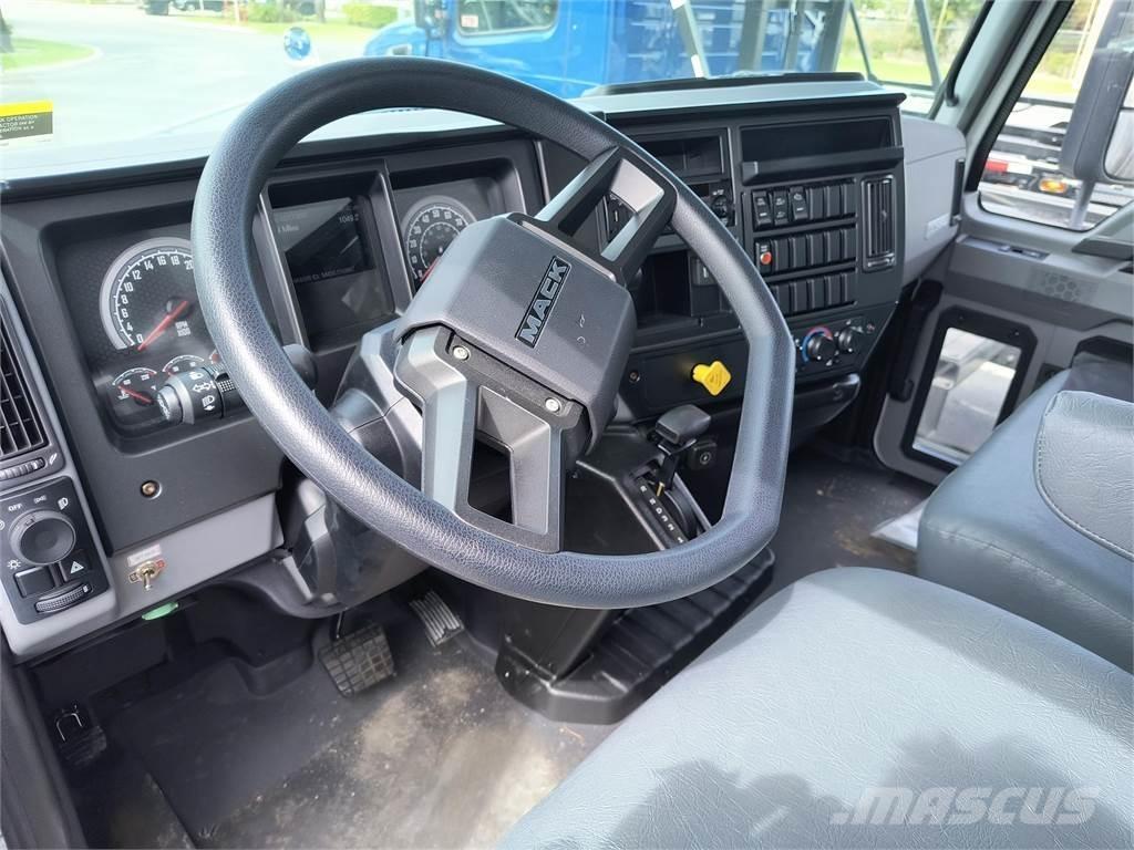 Mack MD6 42R Kofferaufbau
