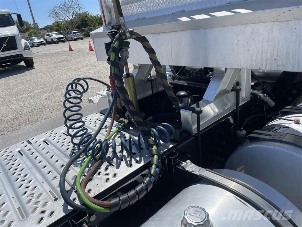 Mack PI64T Sattelzugmaschinen