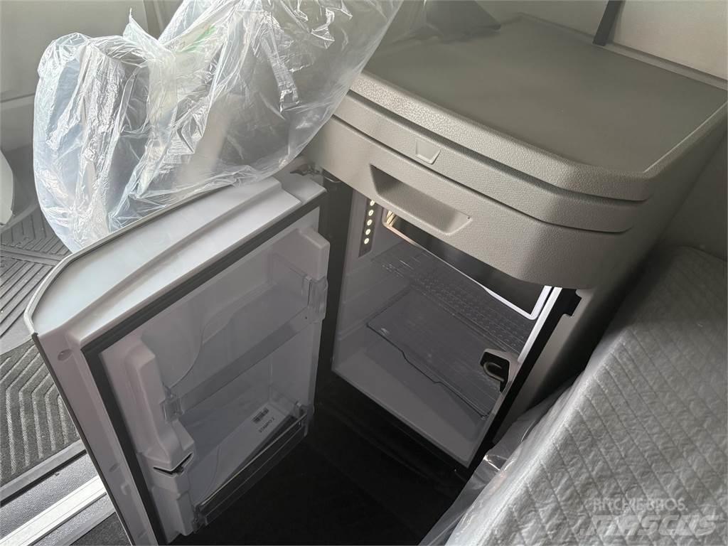 Volvo NEW VNL860 Sattelzugmaschinen