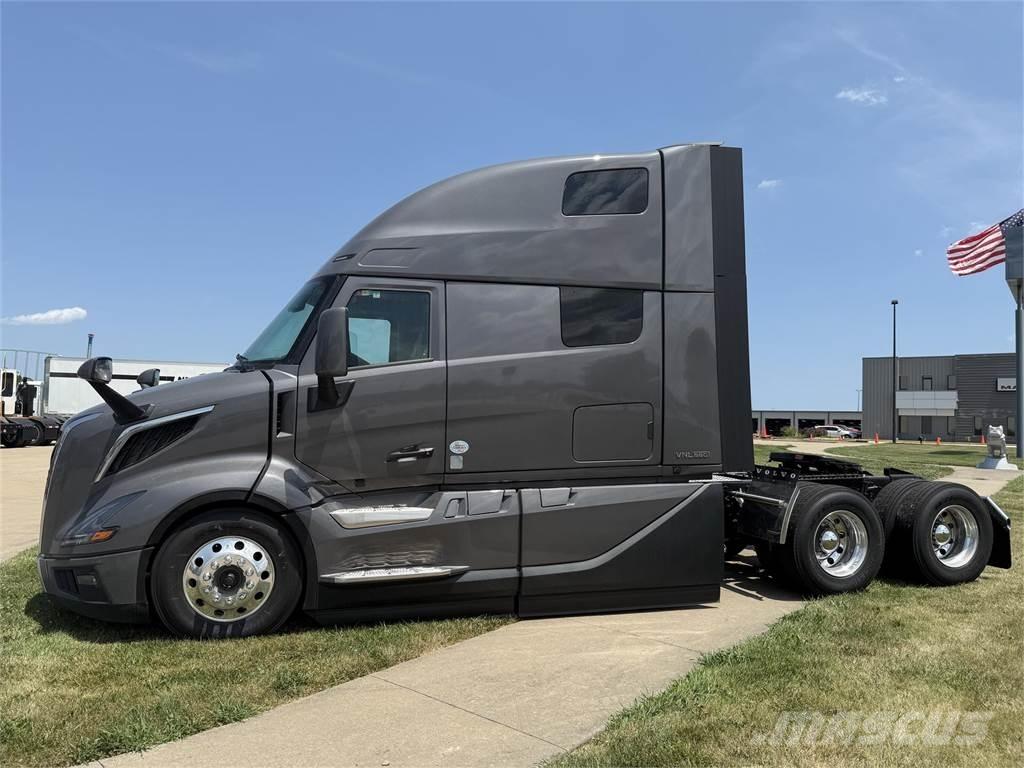 Volvo NEW VNL860 Sattelzugmaschinen
