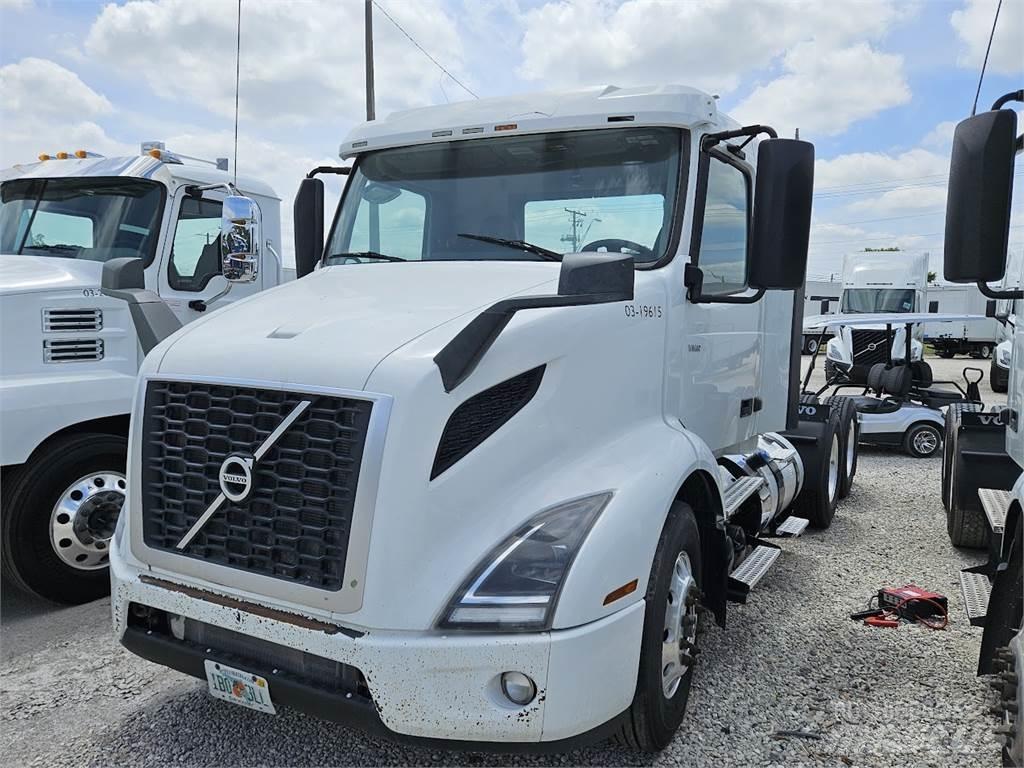 Volvo VNL64T300 Sattelzugmaschinen