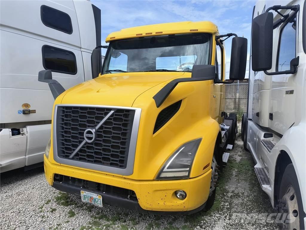 Volvo VNR64T Sattelzugmaschinen