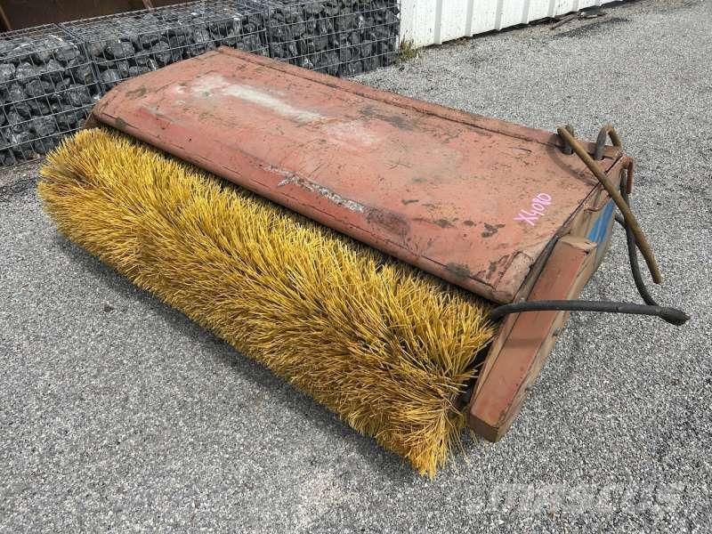  AUTRE 1700mm Kehrmaschine