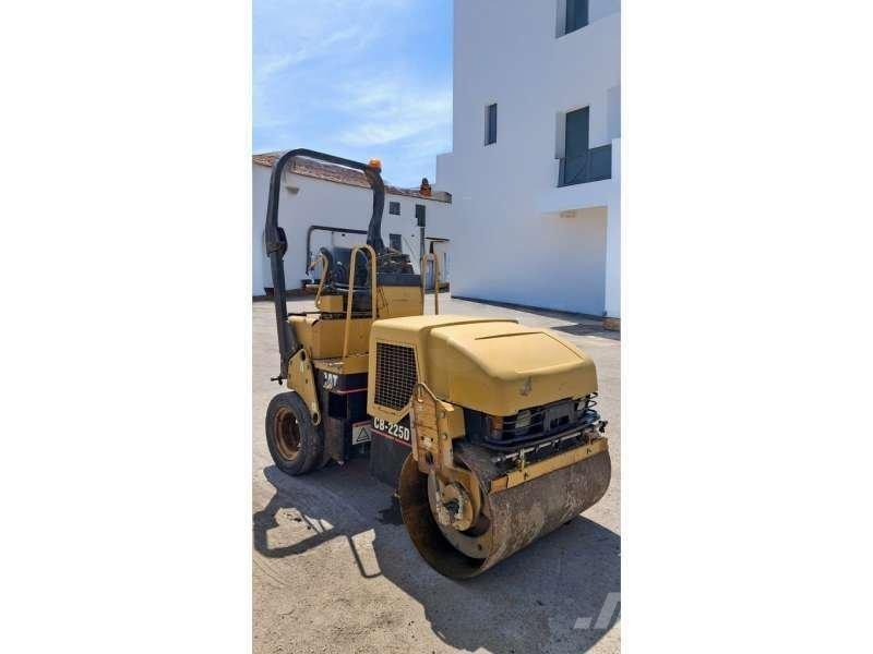 CAT CB225D Erdbauwalzen