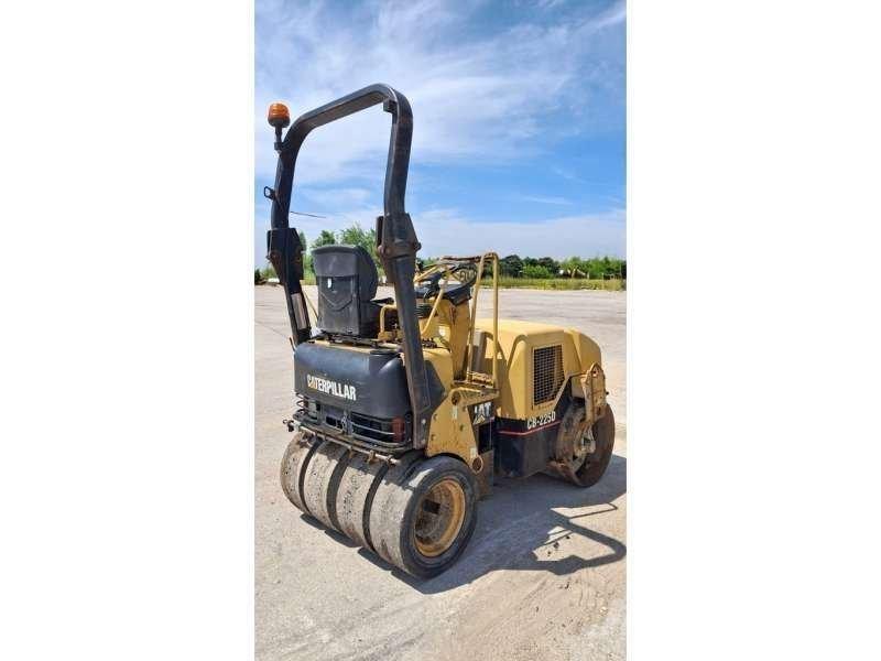 CAT CB225D Erdbauwalzen