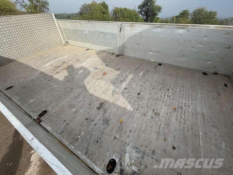 Scania R420 Pritschenwagen/Pritschenwagen mit Seitenklappe