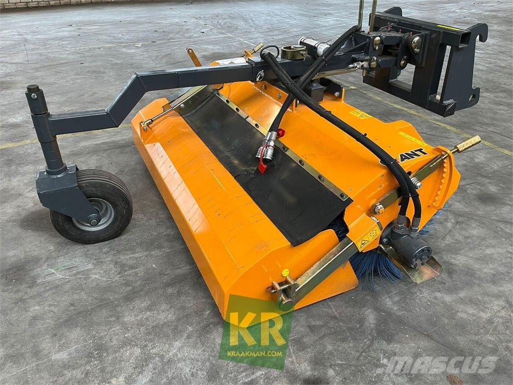 GiANT Veegmachine Kehrer