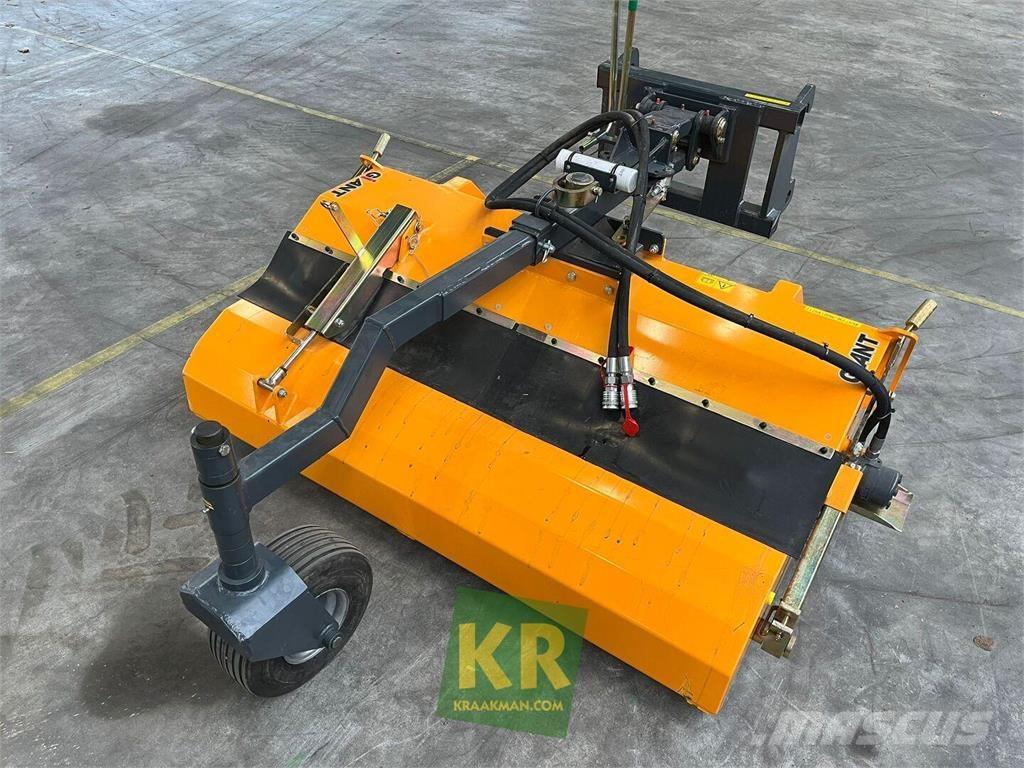GiANT Veegmachine Kehrer