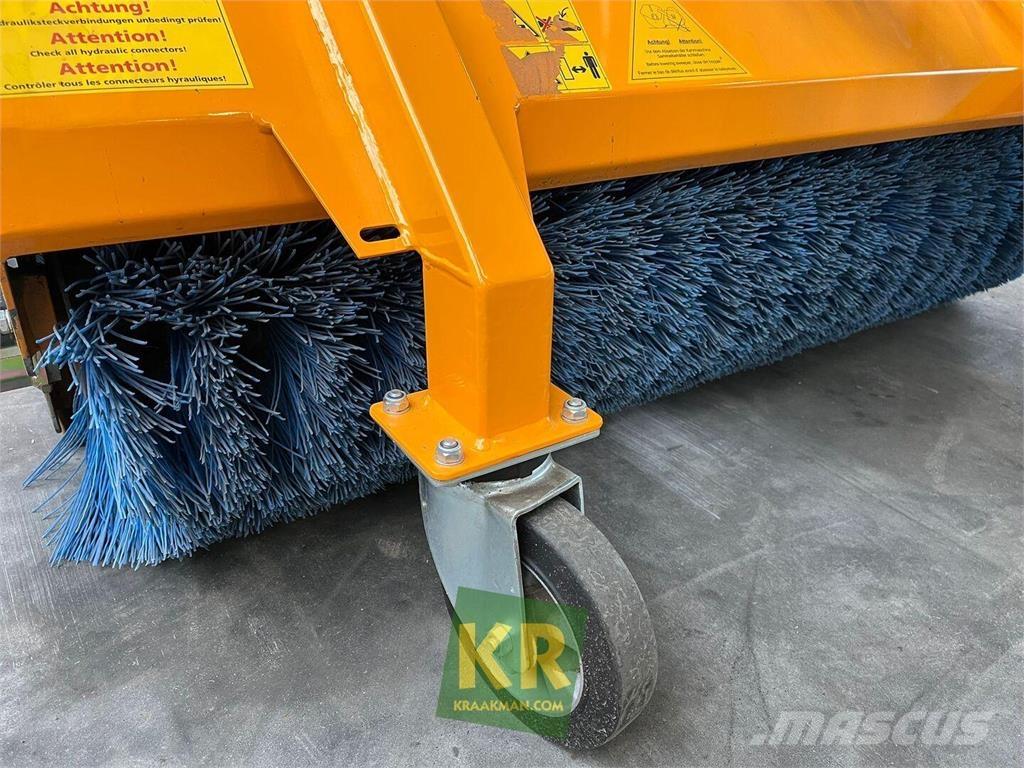 GiANT Veegmachine Kehrer