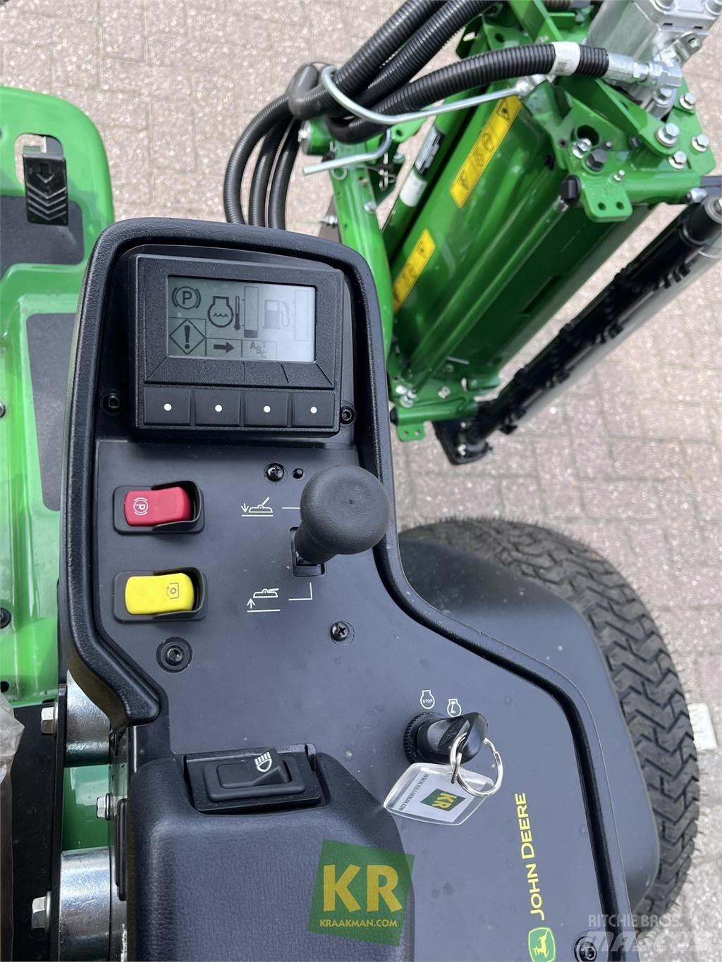 John Deere 8700A Grünflächenmäher