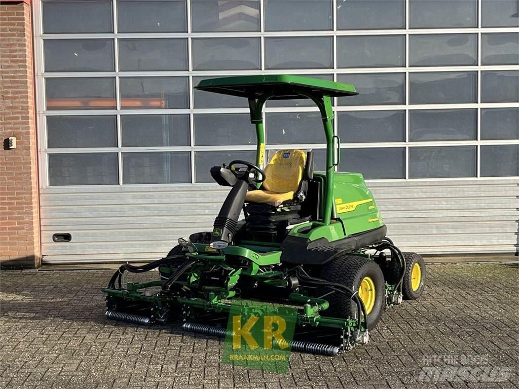 John Deere 8700A Grünflächenmäher