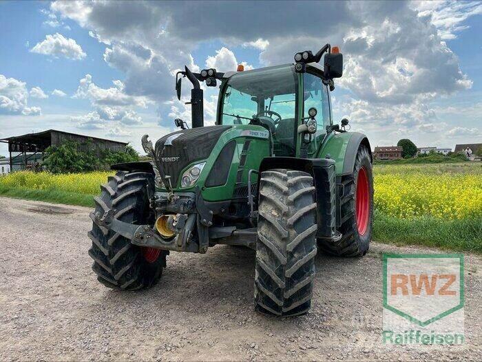 Fendt 718 Vario Traktoren