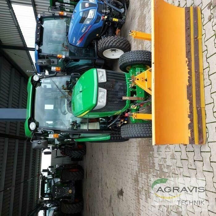 John Deere 3045 R Traktoren