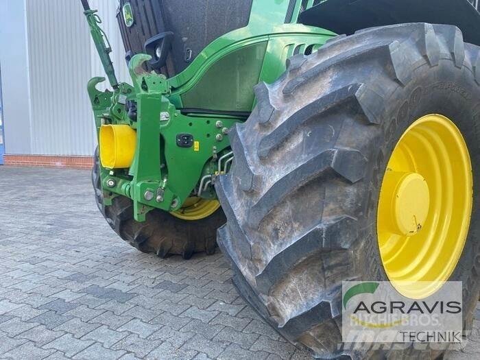 John Deere 6215 R Traktoren