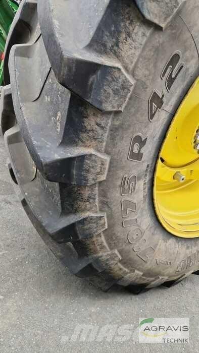 John Deere 8R 310 Traktoren