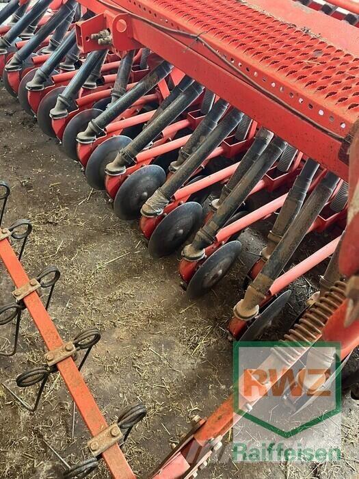 Kuhn INTEG2-3M / HR304D Drillmaschinen